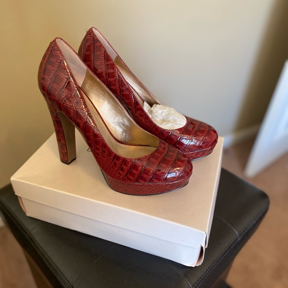 BCBG Generation Rouge/Croco Patent , INTB, never worn.